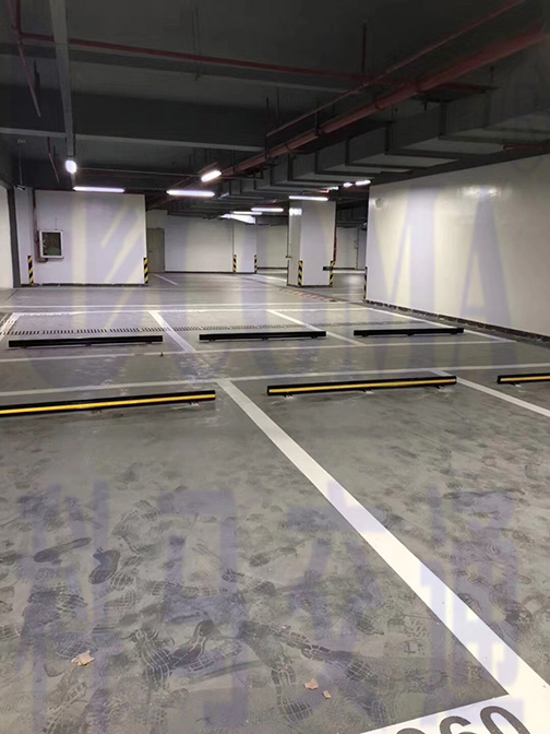 小区地下停车场交通设施项目工程2米长铸铁定位器安装